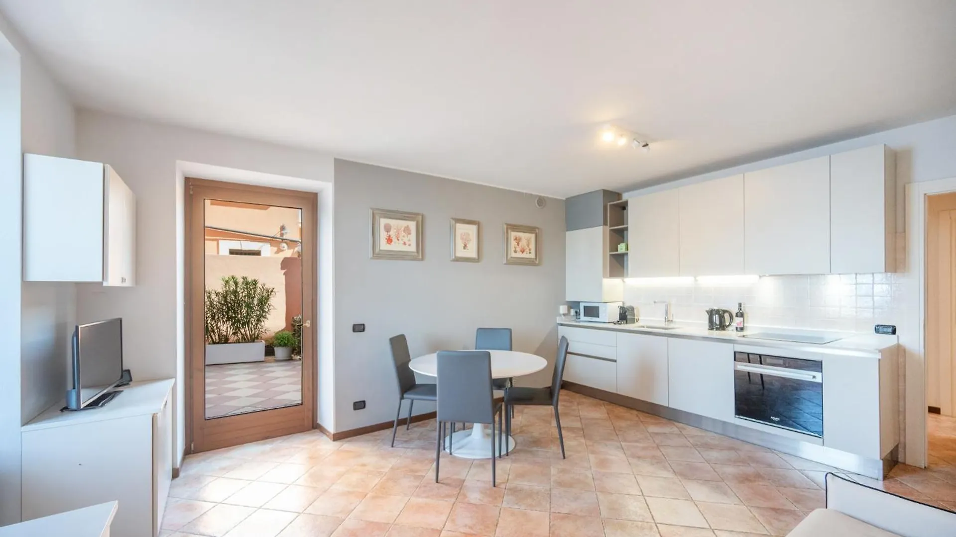 Apartmentsgarda - Residence Bavaria Pai 0*,  Itália